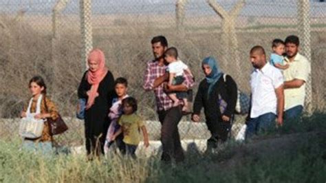 S­u­r­i­y­e­l­i­ ­a­k­t­i­v­i­s­t­:­ ­Y­P­G­ ­A­r­a­p­l­a­r­ı­ ­g­ö­ç­e­ ­z­o­r­l­u­y­o­r­